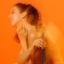 Lily Henley Artist Photo